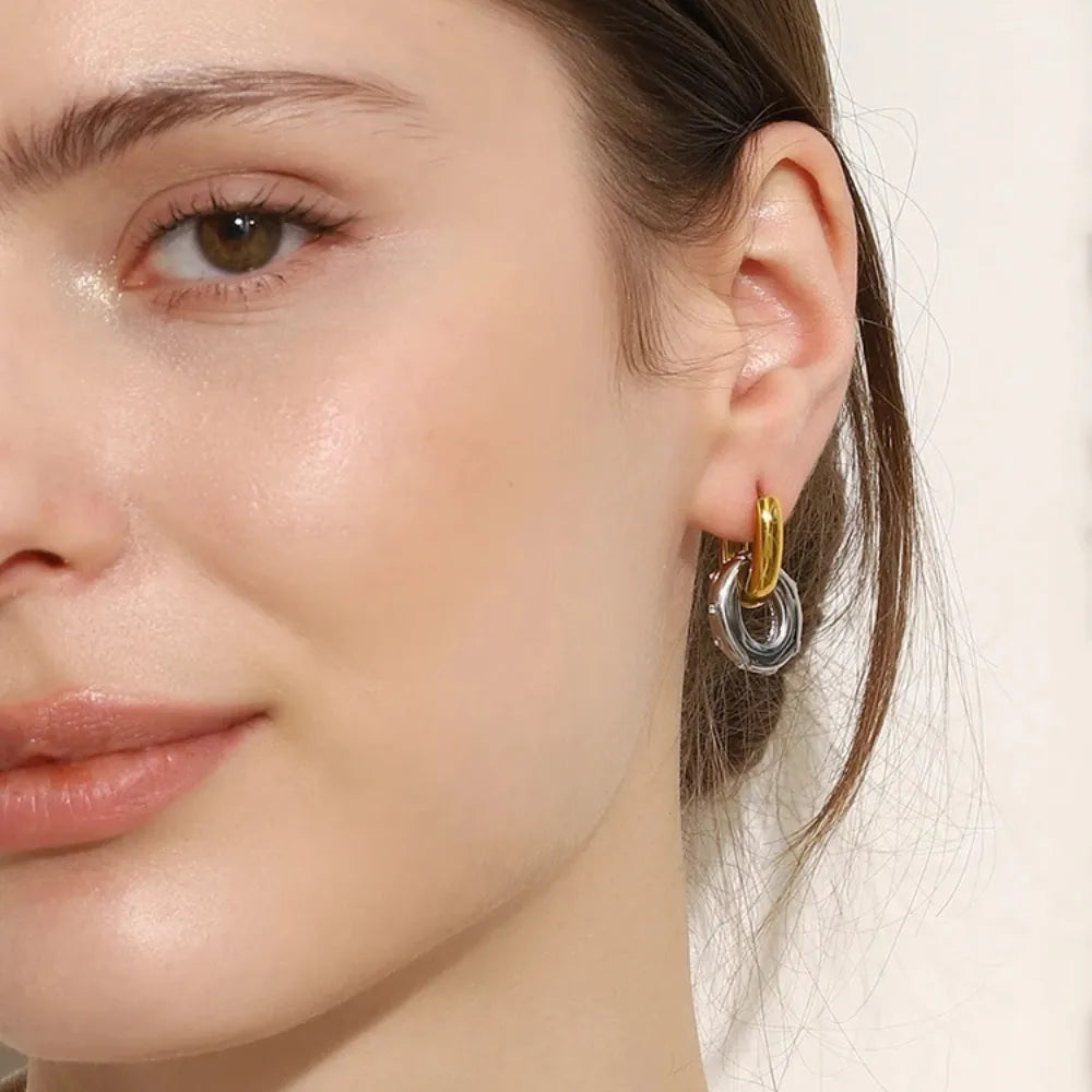 Brincos Oval de Zirconia Banhados a Ouro 18K