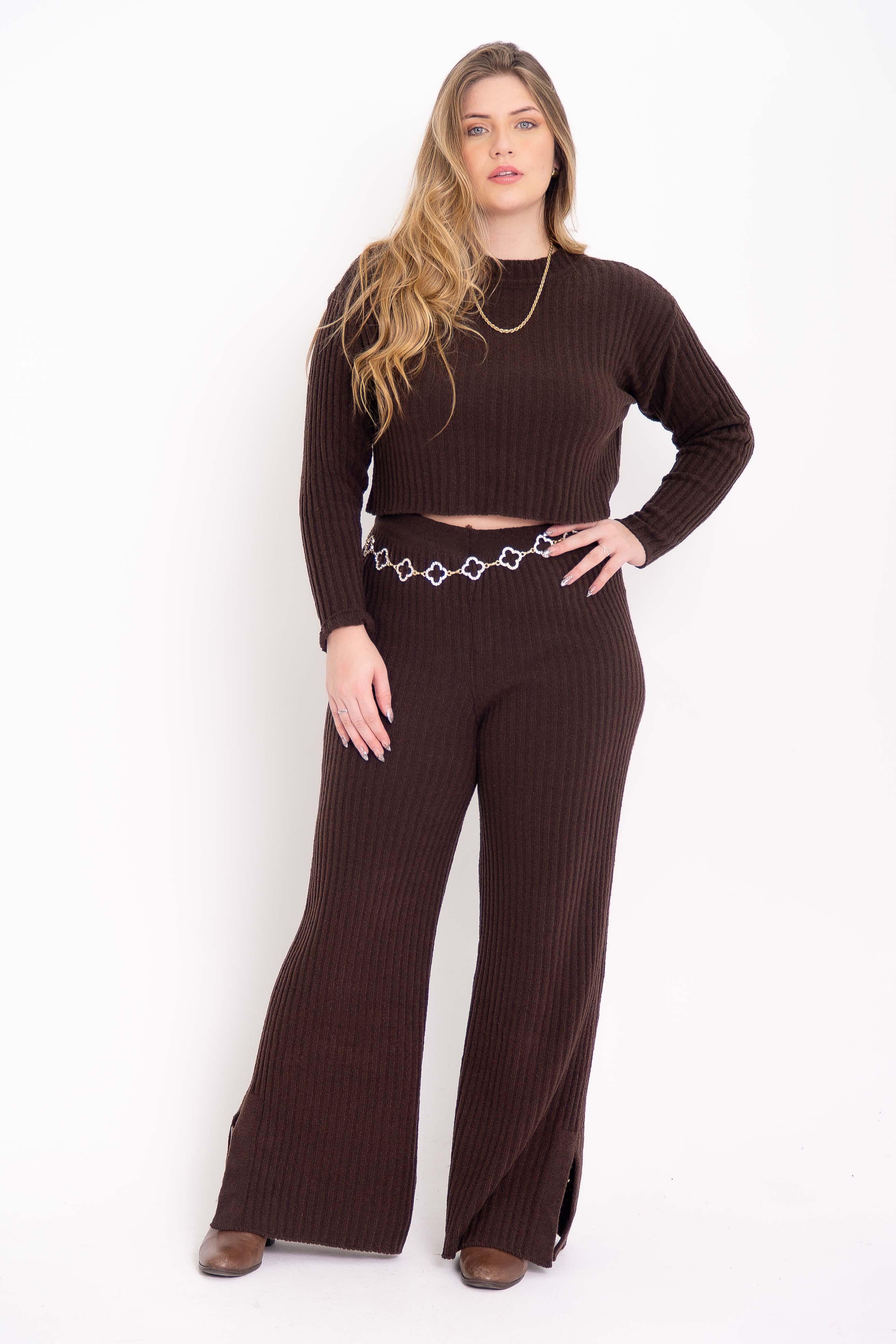 Conjunto Cropped e Calça Fenda na Barra