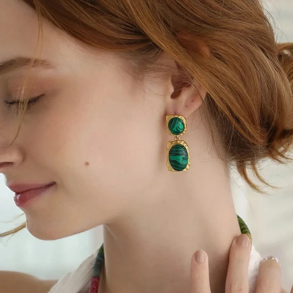Brincos de Declaração com Malaquita Oval em Ouro 18k