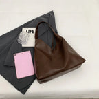 Bolsa Hobo de Couro Feminina Leftside - Elegância Atemporal