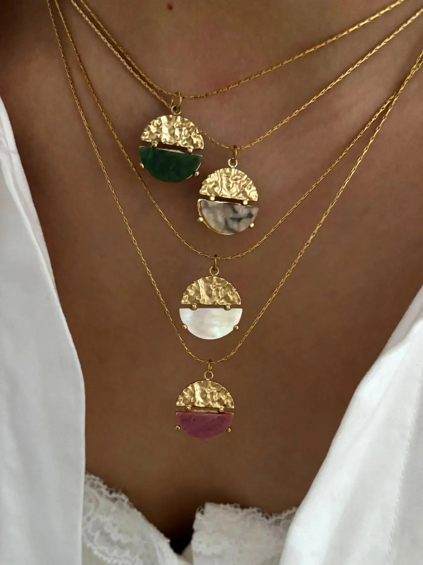 Colar Pingente Circular em Aço Inoxidável Banhado a Ouro 18K