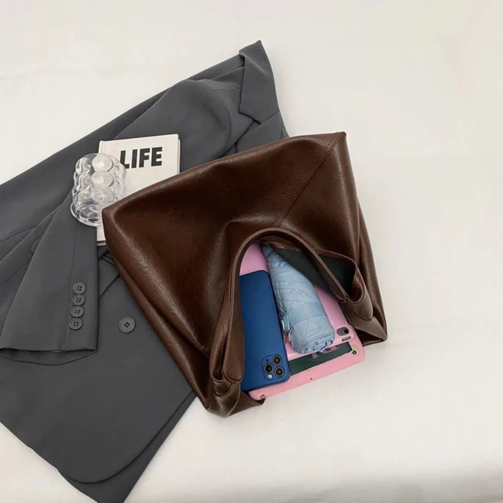 Bolsa Hobo de Couro Feminina Leftside - Elegância Atemporal