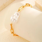Elegante Pulseira de Pérolas com Corrente Banhada a Ouro 18K