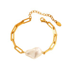 Elegante Pulseira de Pérolas com Corrente Banhada a Ouro 18K