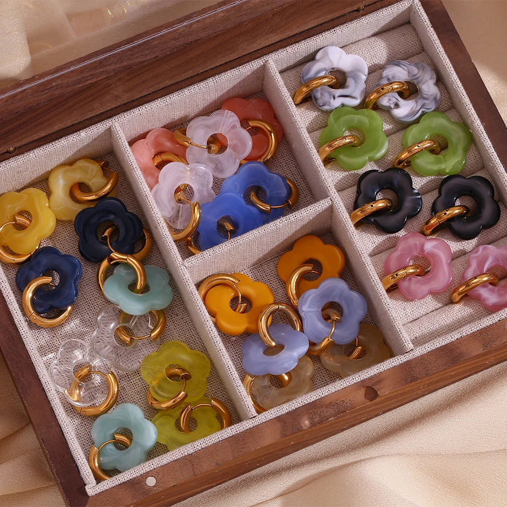 Brincos de Argola com Acabamento de Flor