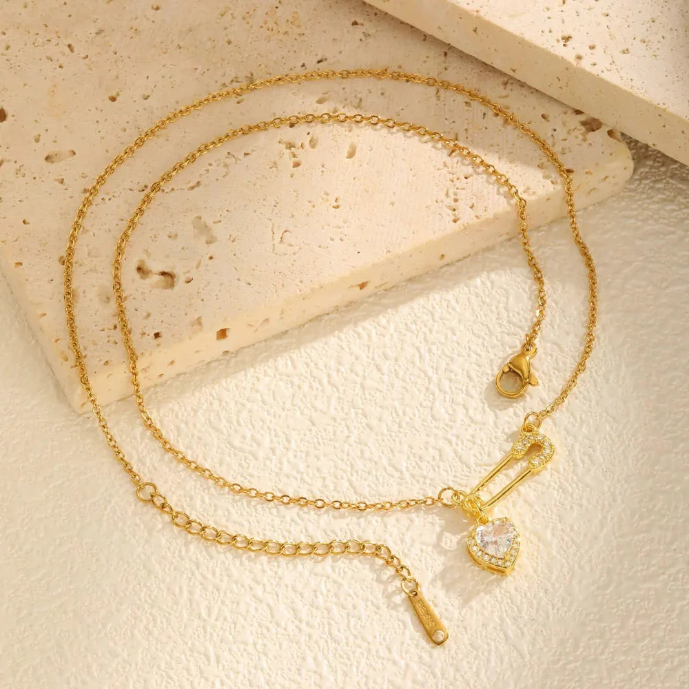 Colar de Pingente Coração Luxuoso com Zircônia e Ouro 18K