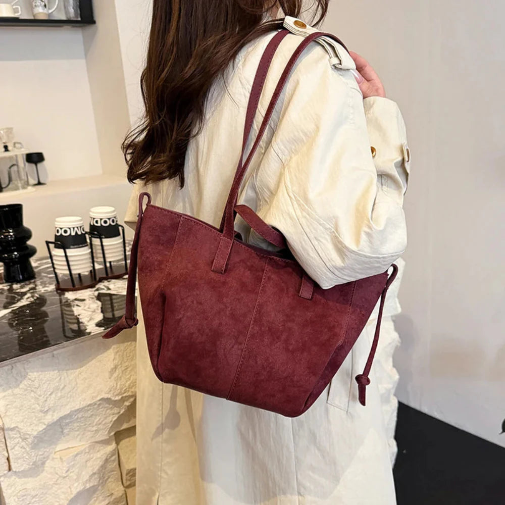 Bolsa de Ombro Luxuosa em Couro Plutônio para Mulheres