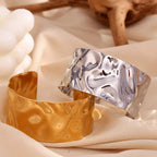 Pulseira em Aço Inoxidável com Abertura Geométrica