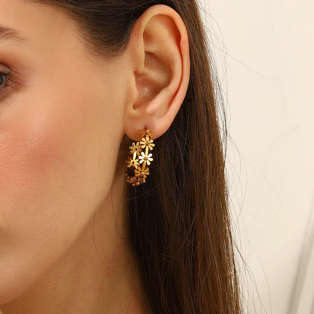 Brinco Flor de Ouro 18K em Aço Inoxidável